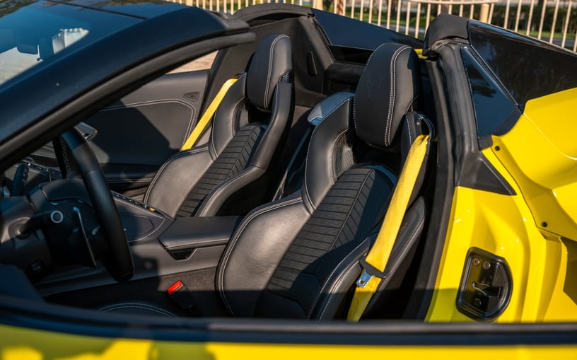 Chevrolet Corvette C8 (Giallo), 2022 in affitto a Ras Al Khaimah