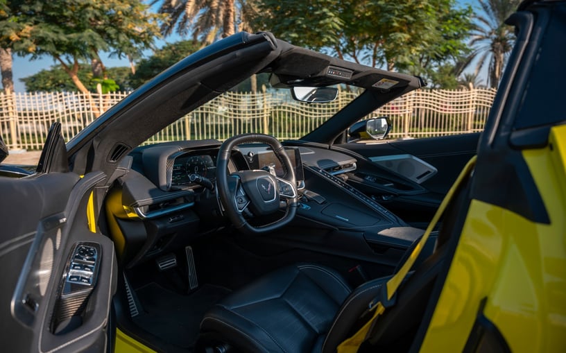 Chevrolet Corvette C8 (Giallo), 2022 in affitto a Ras Al Khaimah