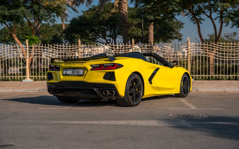 Chevrolet Corvette C8 (Giallo), 2022 in affitto a Ras Al Khaimah