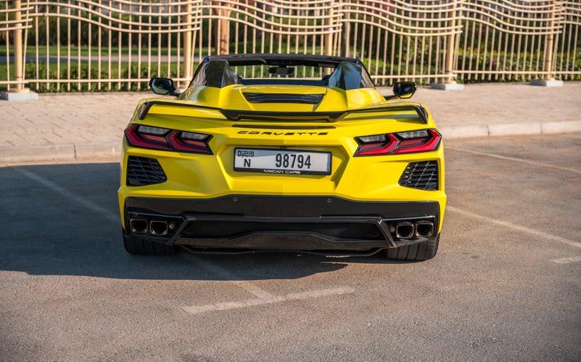 Chevrolet Corvette C8 (Giallo), 2022 in affitto a Ras Al Khaimah