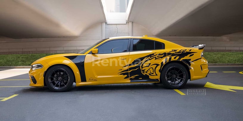Dubai'de kiralık Dodge Charger (Sarı), 2018
