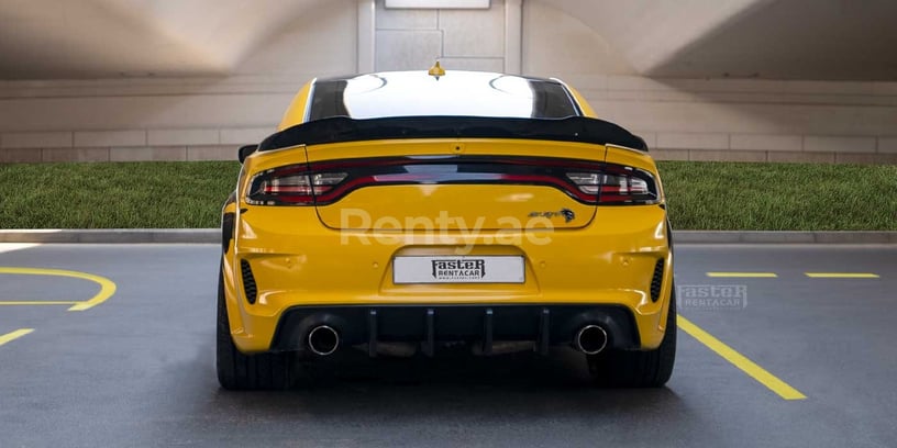 Dubai'de kiralık Dodge Charger (Sarı), 2018