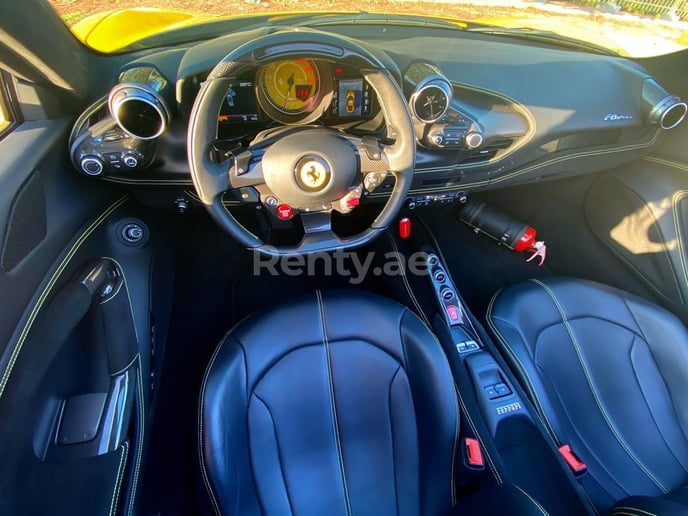 Ferrari F8 Tributo Spyder (Желтый), 2021 для аренды в Дубай