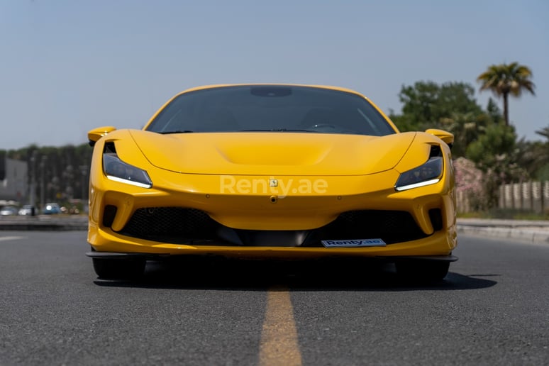 Ferrari F8 Tributo Spyder (Желтый), 2021 для аренды в Дубай