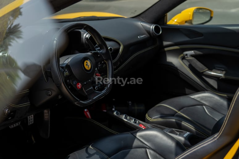 Ferrari F8 Tributo Spyder (Желтый), 2021 для аренды в Дубай