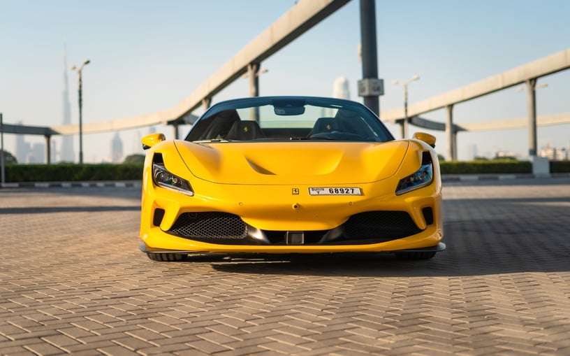Ferrari F8 Tributo Spyder (Gelb), 2022  zur Miete in Abu Dhabi