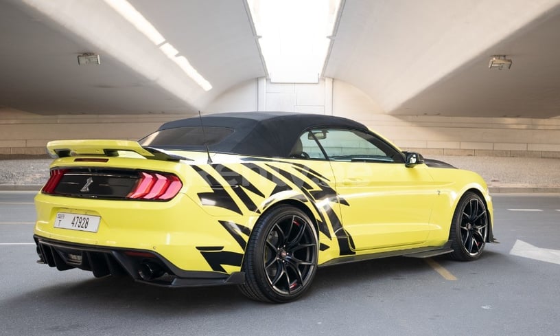 Dubai'de kiralık Ford Mustang (Sarı), 2019