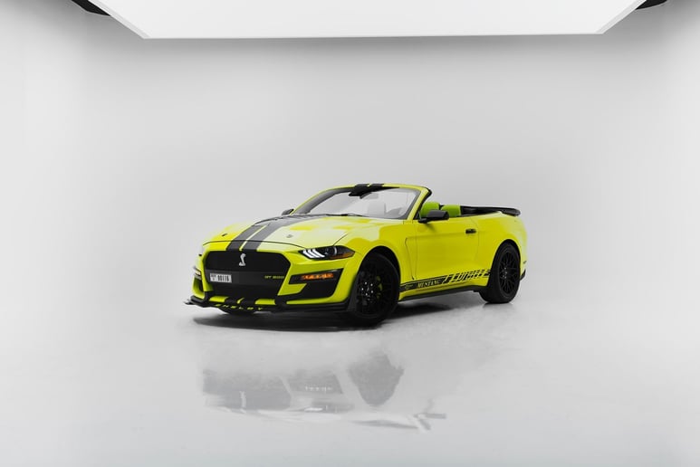 Dubai'de kiralık Ford Mustang (Sarı), 2021