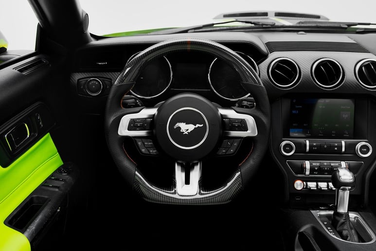 Dubai'de kiralık Ford Mustang (Sarı), 2021