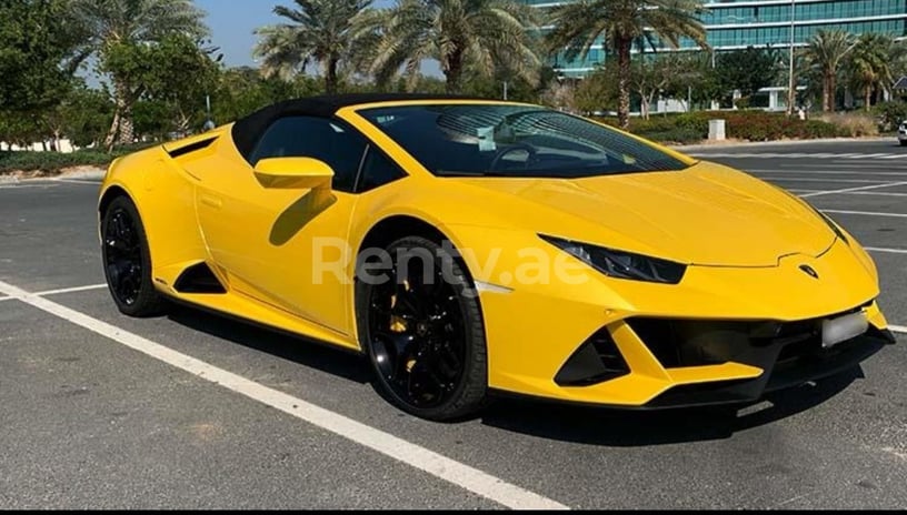 Lamborghini Evo Spyder (Giallo), 2022 in affitto a Dubai