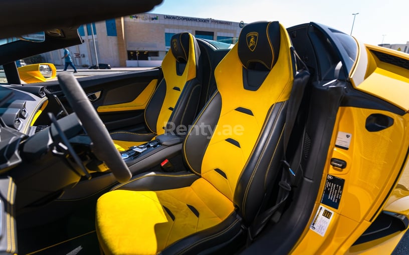 Lamborghini Evo Spyder (Amarillo), 2021 para alquiler en Dub&aacute;i