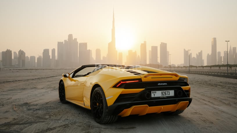 إيجار لامبورغيني إيفو سبايدر (الأصفر), 2022 في دبي