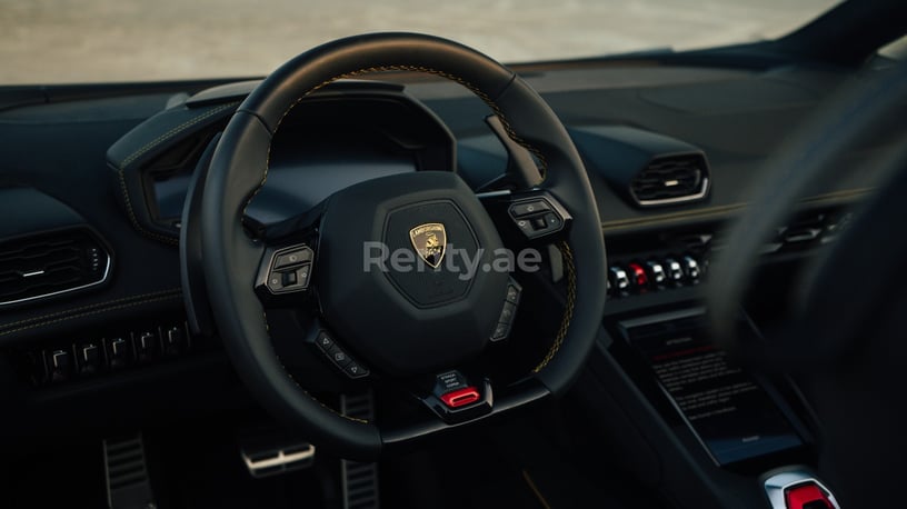 إيجار لامبورغيني إيفو سبايدر (الأصفر), 2022 في دبي