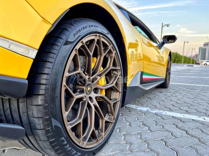 在迪拜 租 兰博基尼Huracan Performante (黄色), 2018