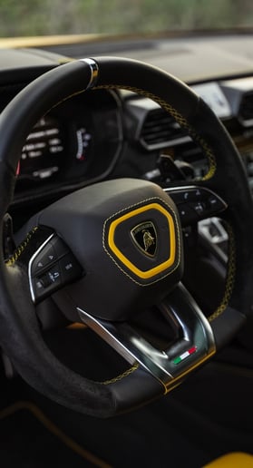 إيجار Lamborghini Urus (الأصفر), 2019 في دبي 2