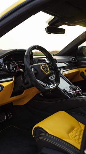 إيجار Lamborghini Urus (الأصفر), 2019 في دبي 3