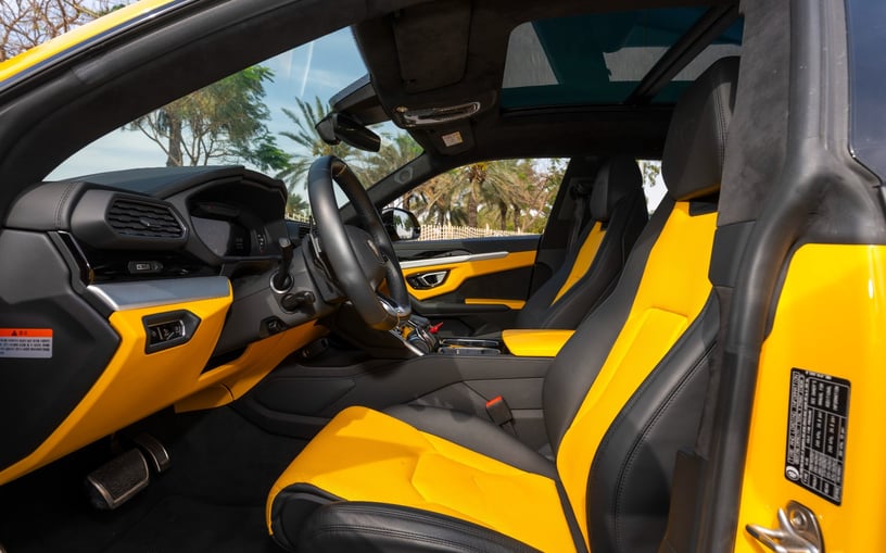 Lamborghini Urus (Giallo), 2023 noleggio orario a Dubai