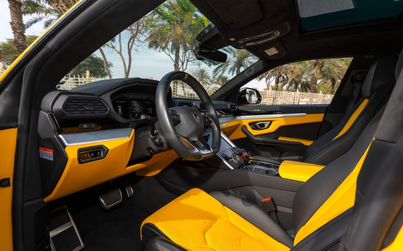 Lamborghini Urus (Giallo), 2023 noleggio orario a Dubai