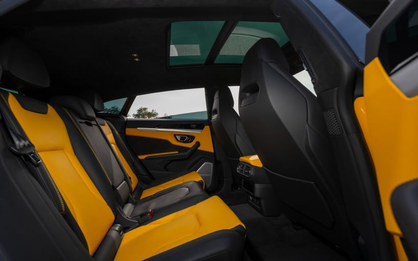 Lamborghini Urus (Giallo), 2023 noleggio orario a Dubai