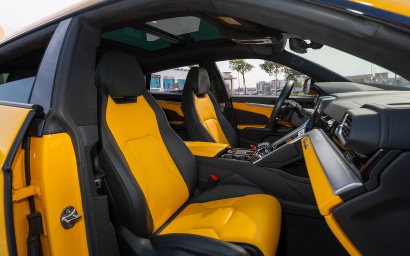 Lamborghini Urus (Giallo), 2023 noleggio orario a Dubai