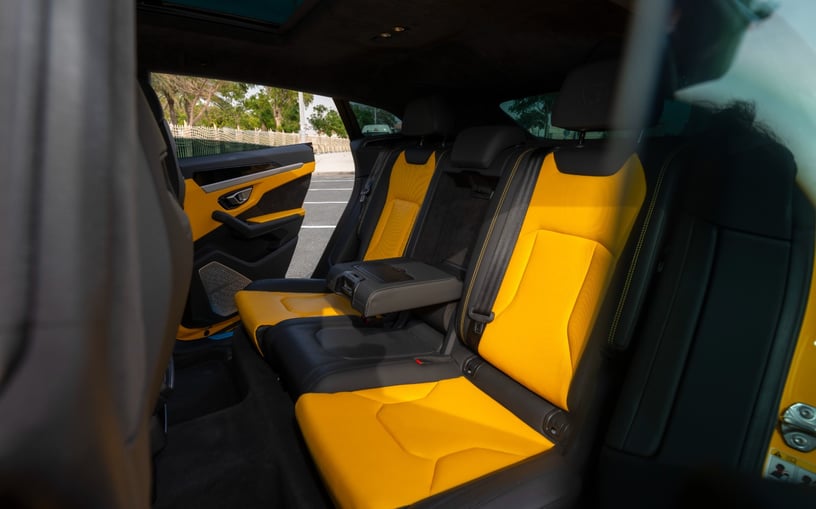 Lamborghini Urus (Giallo), 2023 noleggio orario a Dubai