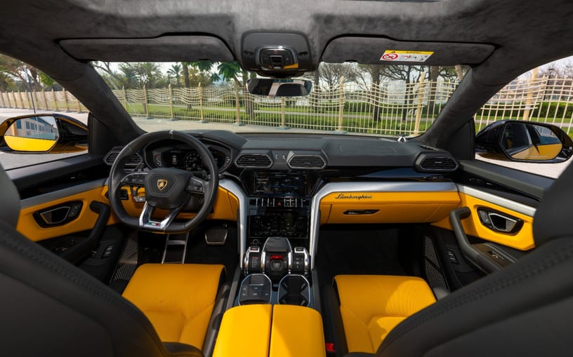 Lamborghini Urus (Giallo), 2023 noleggio orario a Dubai