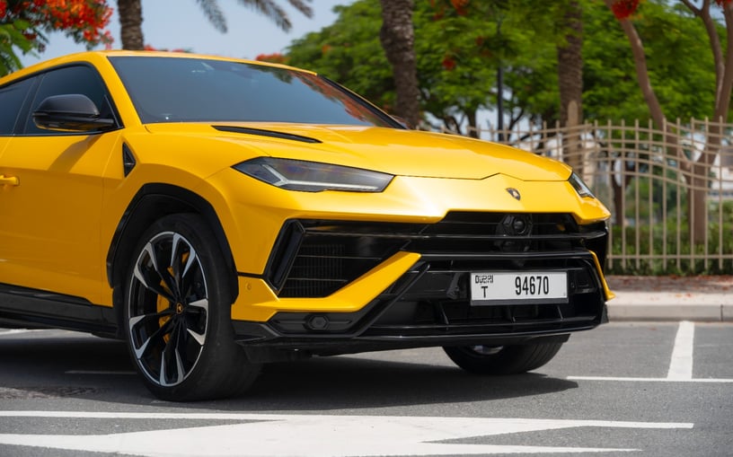Lamborghini Urus (Geel), 2023 verhuur per uur in Dubai
