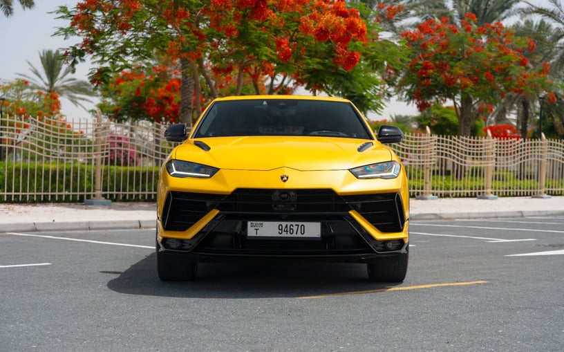 Lamborghini Urus (Geel), 2023 verhuur per uur in Dubai