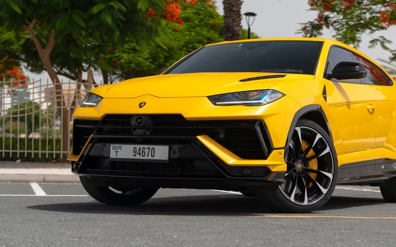 Lamborghini Urus (Geel), 2023 verhuur per uur in Dubai