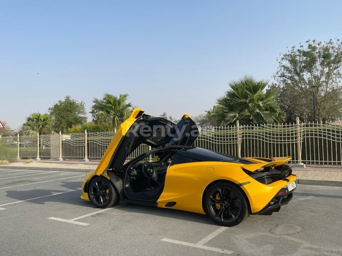 McLaren 720 S (Jaune), 2021 &agrave; louer &agrave; Duba&iuml;