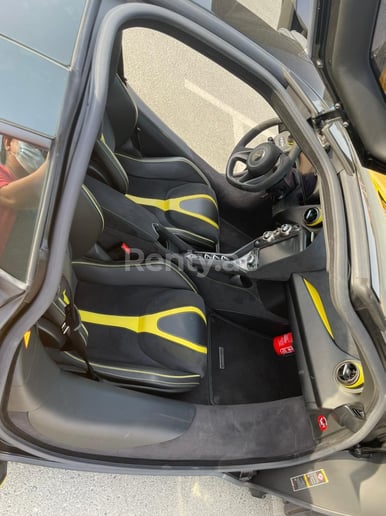 McLaren 720 S (Jaune), 2021 &agrave; louer &agrave; Duba&iuml;