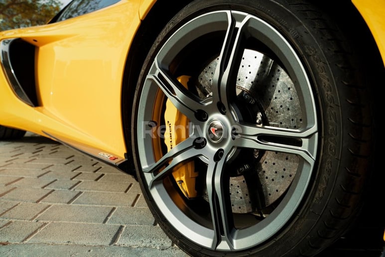 إيجار مكلارين 650S سبايدر (الأصفر), 2017 في دبي