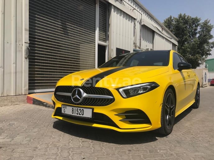 Dubai'de kiralık Mercedes A250 (Sarı), 2019
