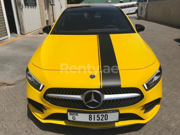 Dubai'de kiralık Mercedes A250 (Sarı), 2019
