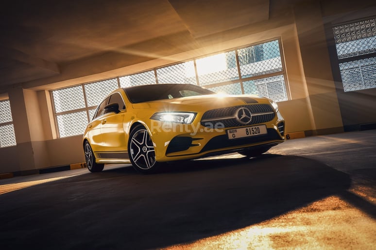 Dubai'de kiralık Mercedes A250 (Sarı), 2019
