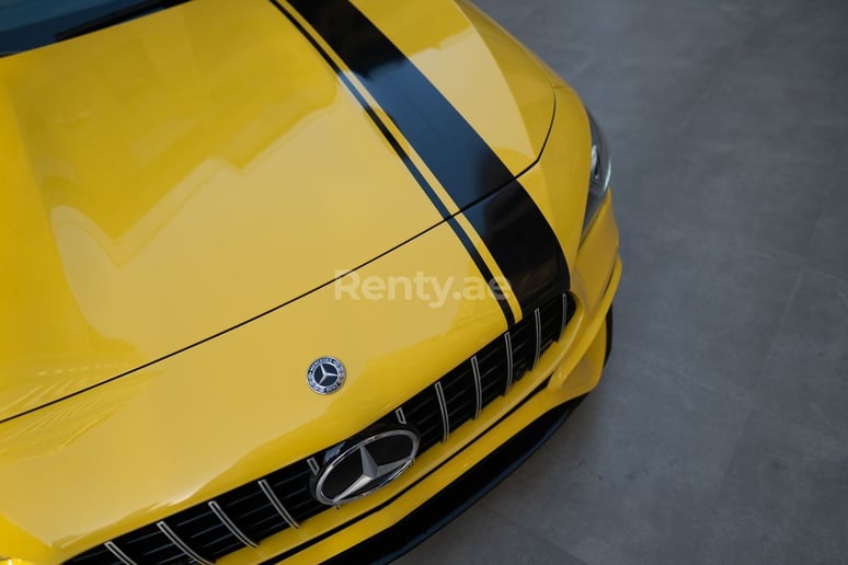Dubai'de kiralık Mercedes CLA 250 (Sarı), 2020