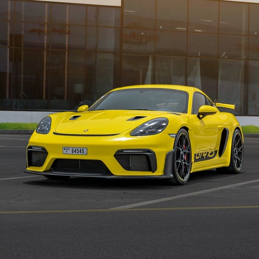 在沙迦 租 保时捷GT4 (黄色), 2023