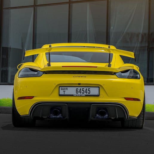 在沙迦 租 保时捷GT4 (黄色), 2023