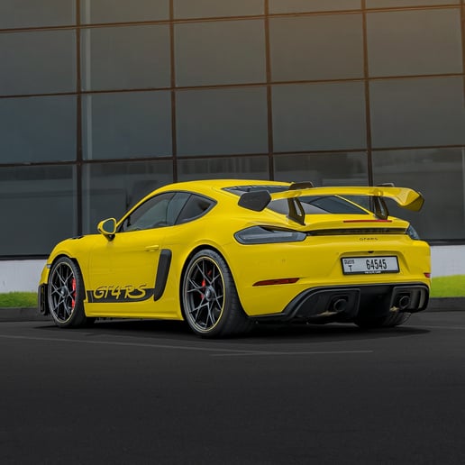 在沙迦 租 保时捷GT4 (黄色), 2023