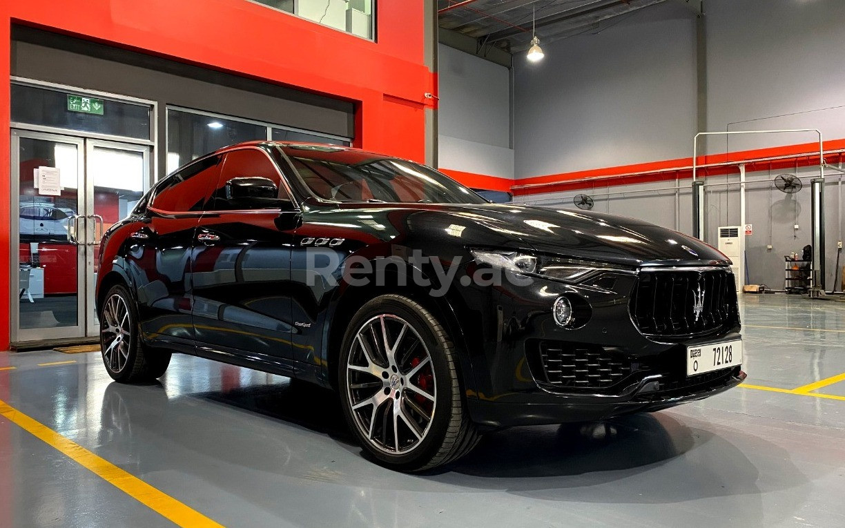 黑色 Maserati Levante, 2019 迪拜汽车租凭