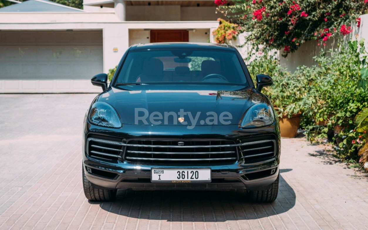 Porsche Cayenne (Черный), 2019 для аренды в Дубай