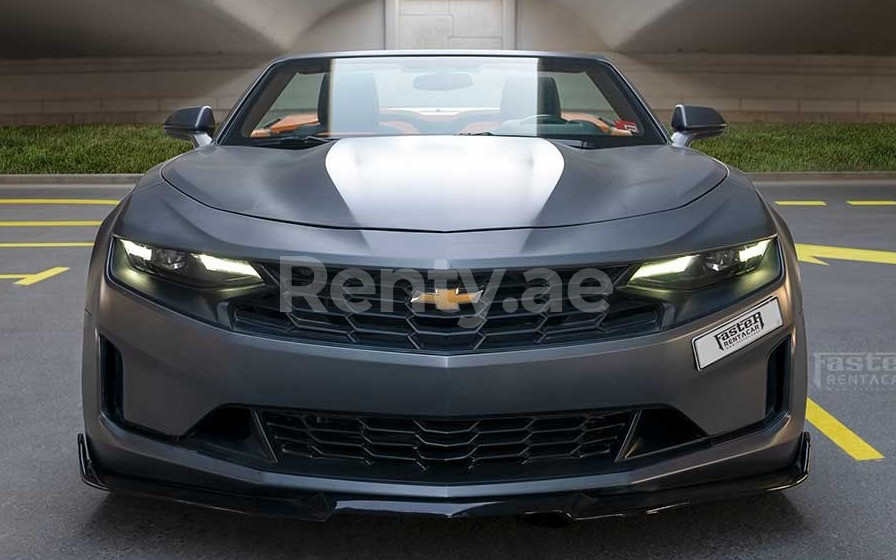 Alquila un Chevrolet Camaro (Gris Oscuro), 2020 ID-03927, en Dubai -  