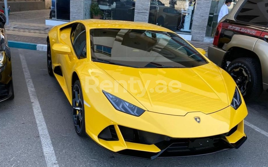 الأصفر Lamborghini Evo, 2021 للإيجار في دبي