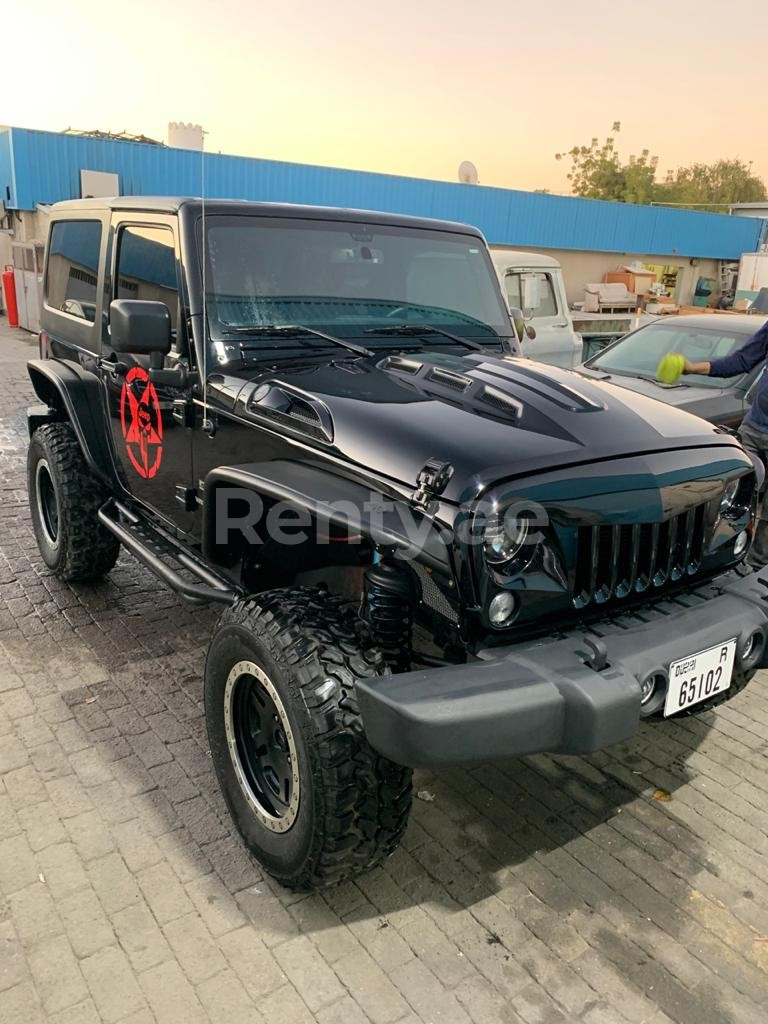 Alquila un Jeep Wrangler (Negro), 2018 ID-03055, en Dubai 