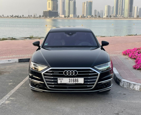 أسود Audi A8 L60 TFSI, 2020 للإيجار في دبي 0