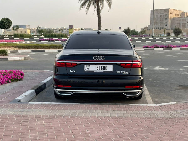 أسود Audi A8 L60 TFSI, 2020 للإيجار في دبي 3