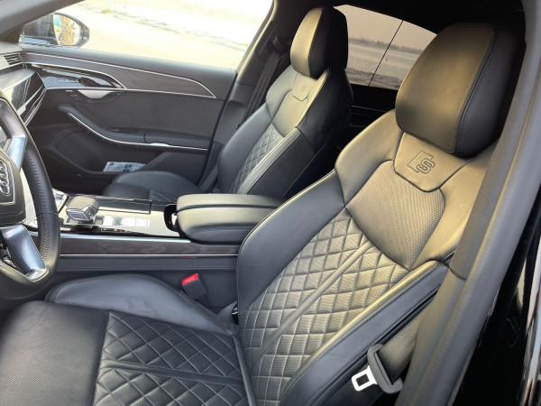 أسود Audi A8 L60 TFSI, 2020 للإيجار في دبي 5