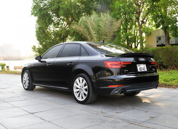أسود Audi A4, 2018 للإيجار في دبي 5
