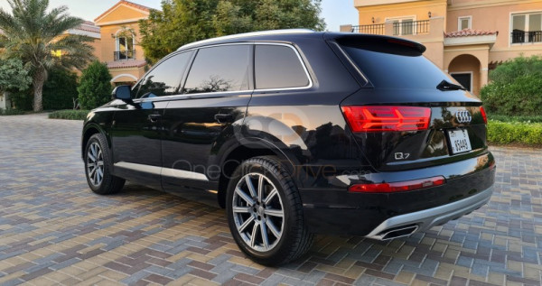 أسود Audi Q7, 2019 للإيجار في دبي 1