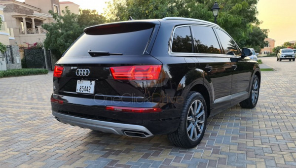 أسود Audi Q7, 2019 للإيجار في دبي 2